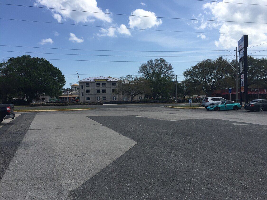 Retail Space For Lease: 2550 Mayport Rd, Jacksonville, FL 32233